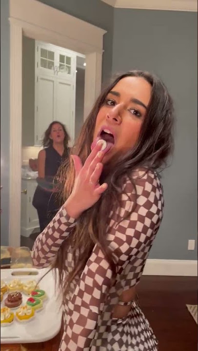 Mom Accidentally Photo Bombs Girls Video