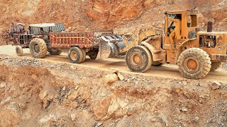 Smooth Operation🚨 Heavy Equipment Quickly Moving Stones for Aggregate Production ⚒️ 