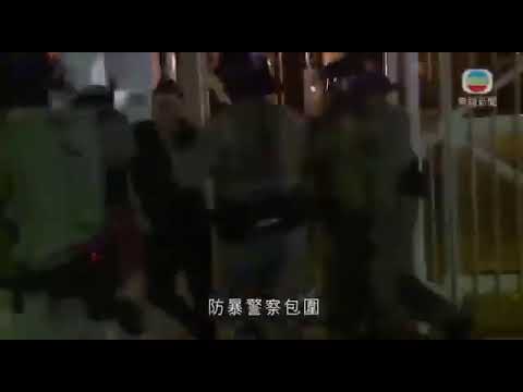 蒙面暴徒嚇到小朋友喊喇。