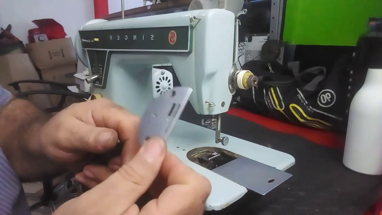 Como trocar o dentinho que puxa o tecido da Máquina de costura SINGER Reta doméstica....
