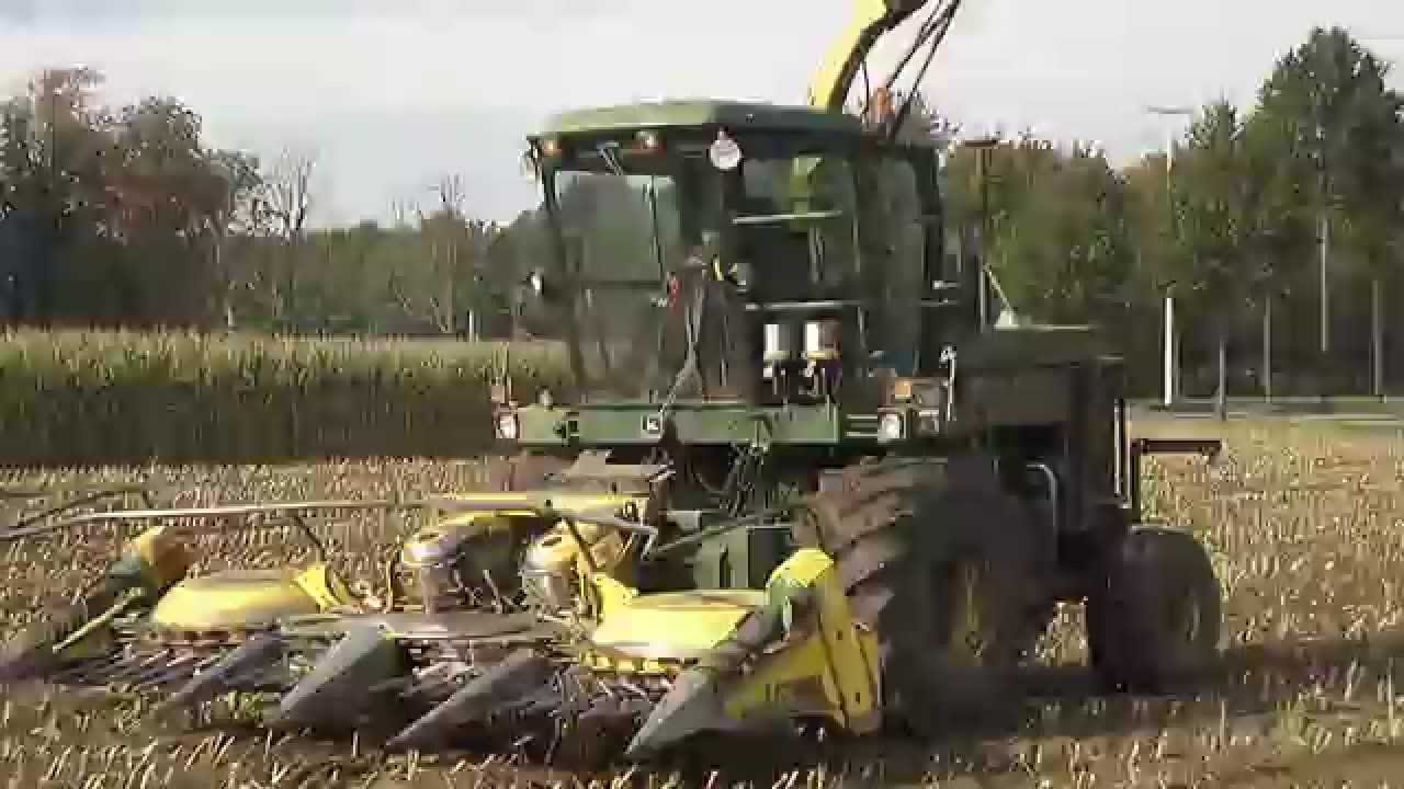 Loonwerken Oorts , mais hakselen 2015 met John Deere 5830