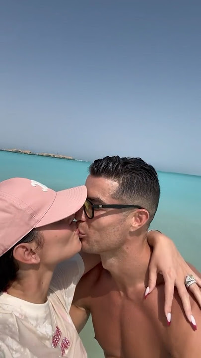 KISSING RONALDO AND GEORGINA RODRÌGUEZ #love #football #urcristiano #fyp #viralvideo #youtubeshorts
