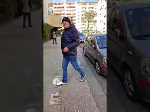Video francesco Emilio Borrelli Parcheggiatori abusivi violenti e pericolosi a Fuorigrotta