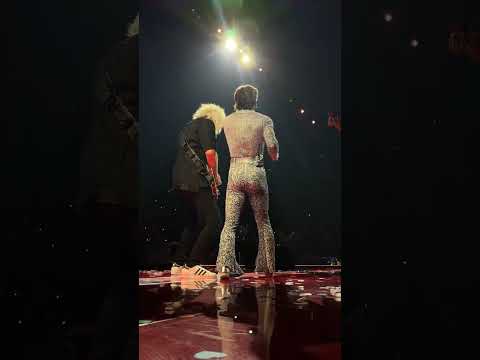 Benson Boone Surprises Fans with Onstage Performance of Queen Hit Featuring Brian May