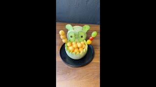 Honeydew Melon Cutting Brother Relieves Cravings Banquet Artistic Fruit Sculptures