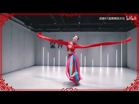 Beautiful Chinese Classical Dance ---《一舞惊鸿》