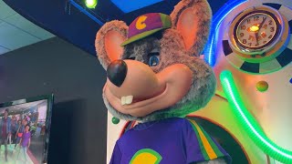 Seeing the NEW Animatronic at Nanuet's Chuck E. Cheese Retro Store!