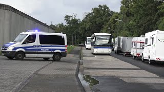 KTW Falck + 2x HGrKW + BedoKW + 2x GefKW + ZPKW Polizei Köln bei Bombe - Zusammenschnitt