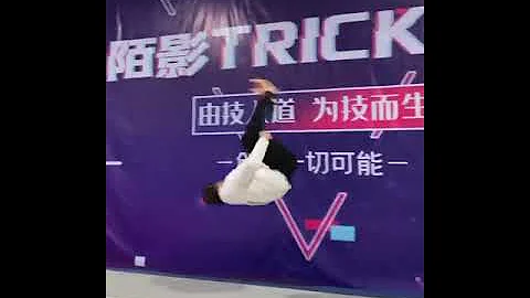 被央视点名7岁腹肌女孩杨紫璇 #陌影特技 #tricklikeagirl #tricking @杨紫璇 - 天天要闻