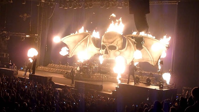Avenged Sevenfold plays it loose, still thrills fans at Ontario
