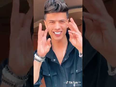 انا خطف أنظار الجميع