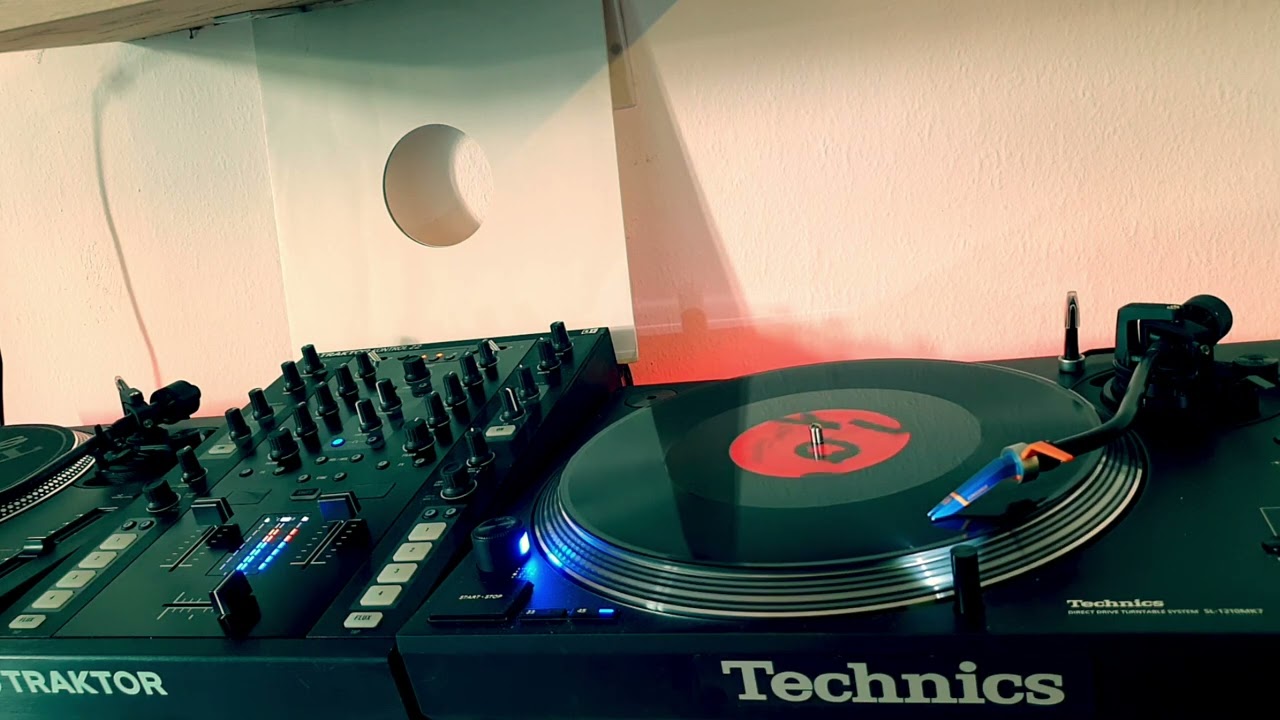 Kiko presents - Monique