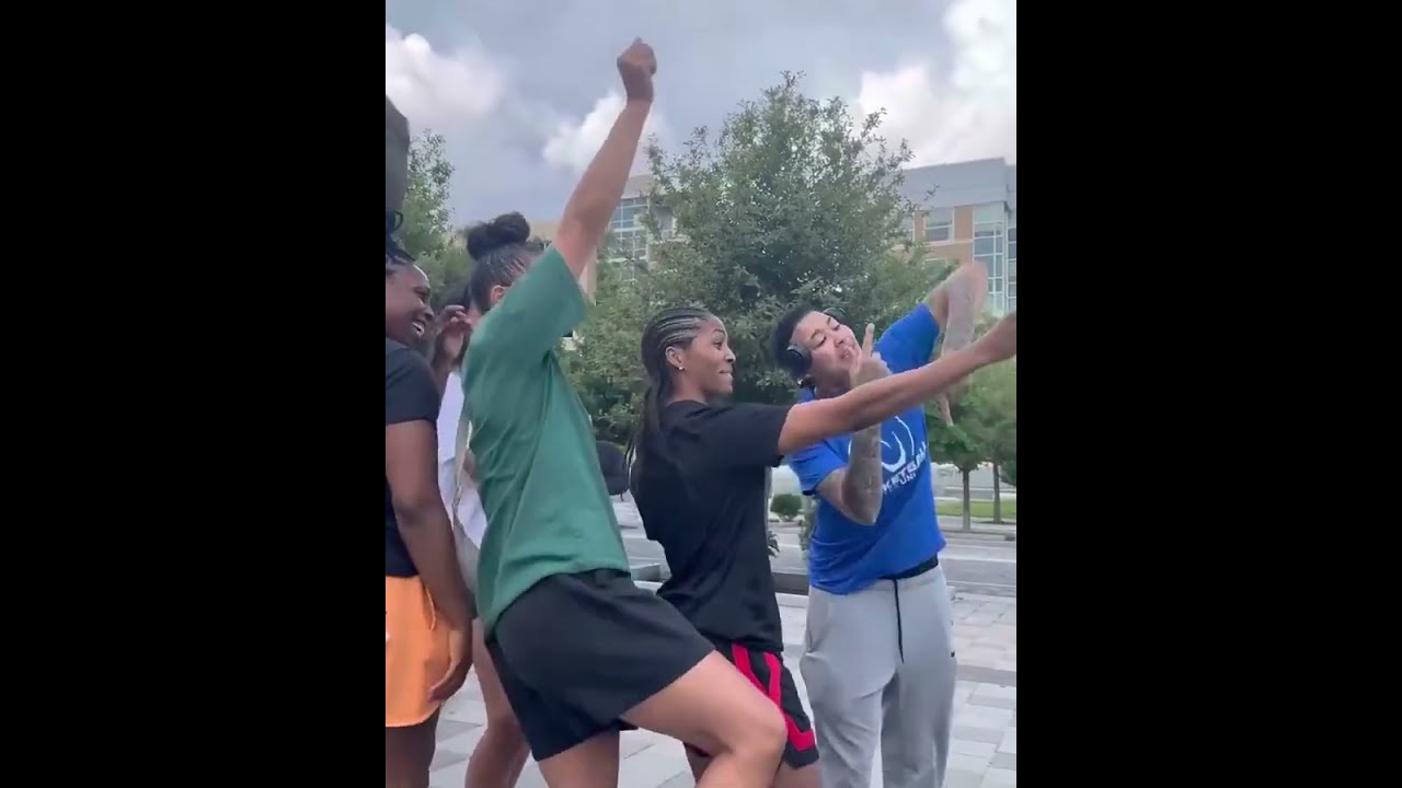 The Aces Popped Out To Show Support For A Ja Wilson S Statue Via Wnba IG Shorts