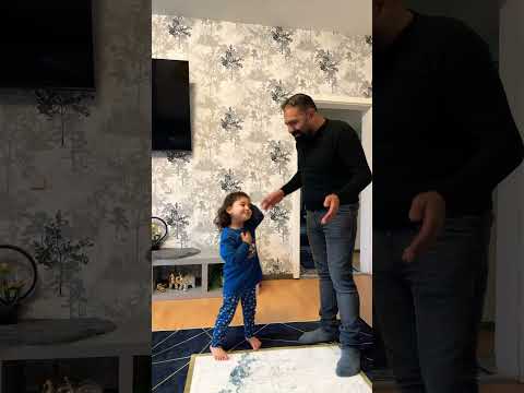 مين اللي مجنيناني انا