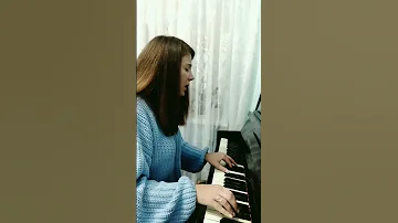 Ясний місяць на небі зійшов 