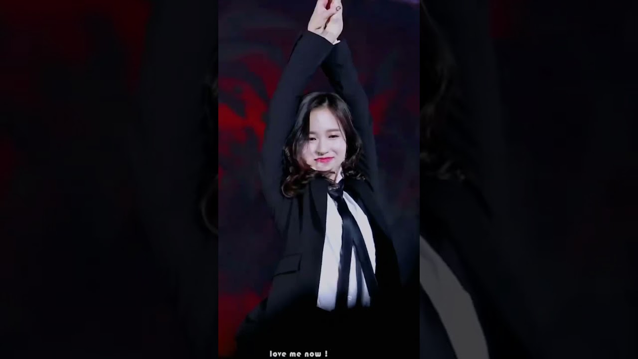 ミナ スーツでカシナを踊るミナ カッコいいのに可愛い Shorts Youtube