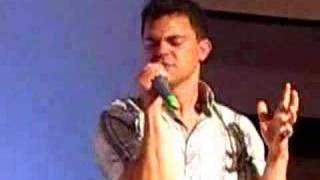 Asylum 2008 Travis sings the Ghostfacers theme tune
