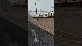 Mumbai local train se Race Hyderabad Mumbai express se Race chal rahe hai #centralrailway#indiarail