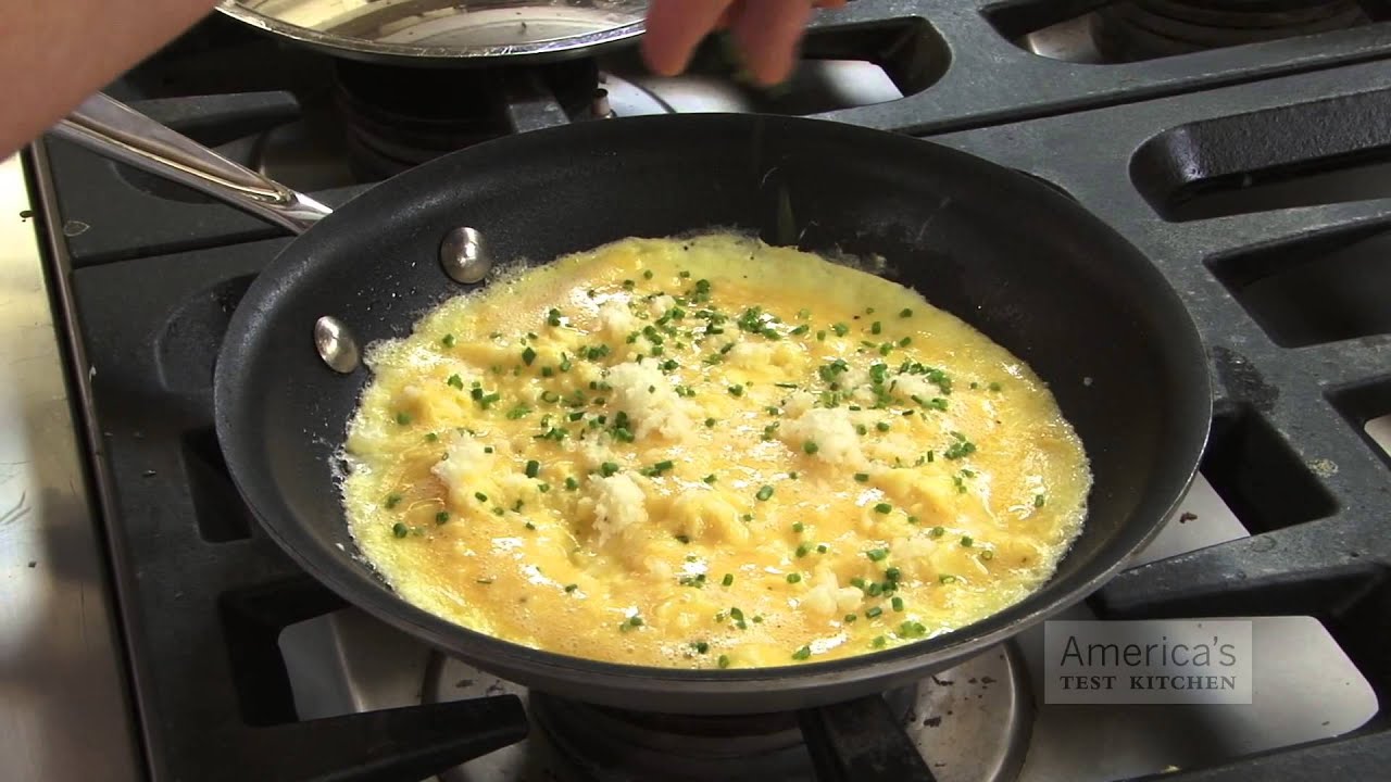 Easy Folding Omelette Pan