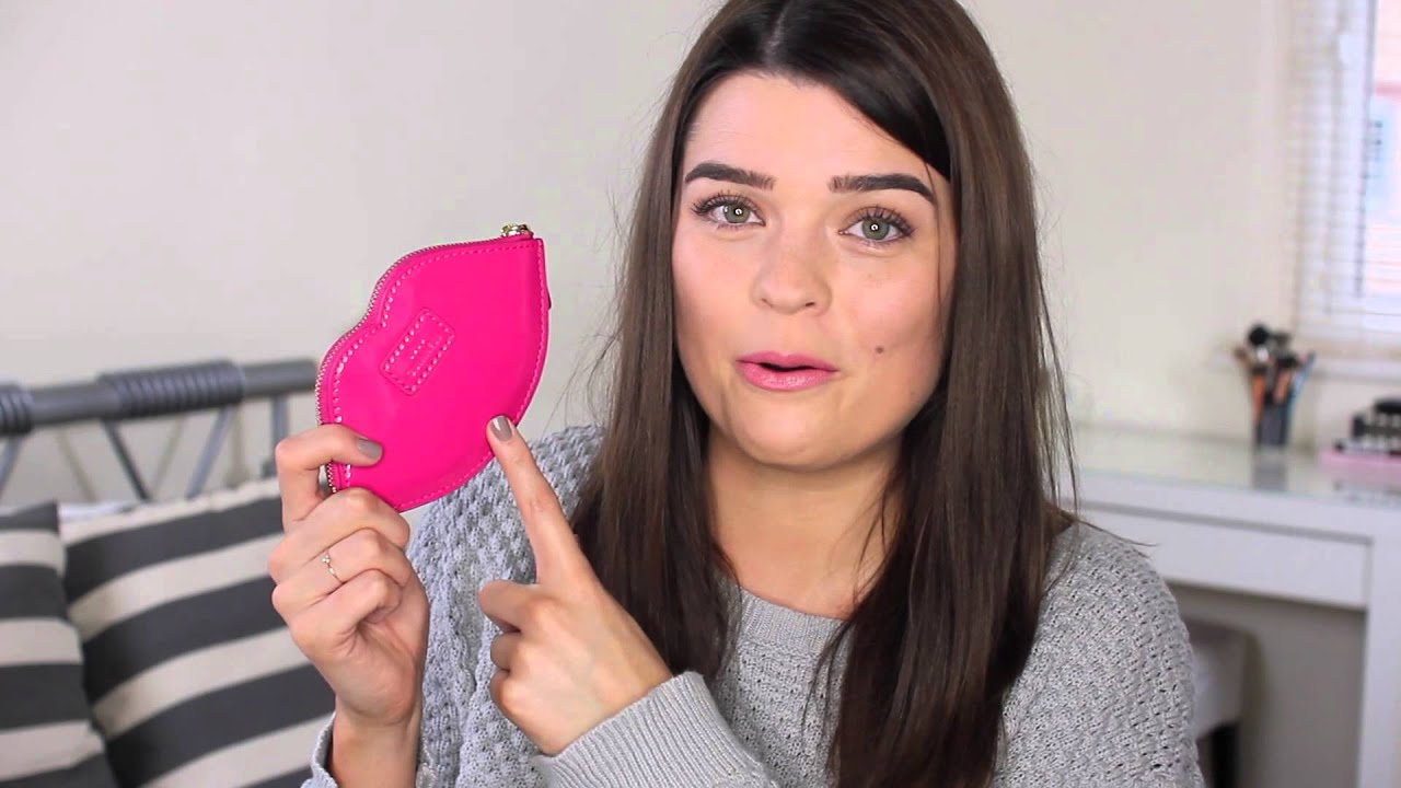 What's In My Bag | ViviannaDoesMakeup