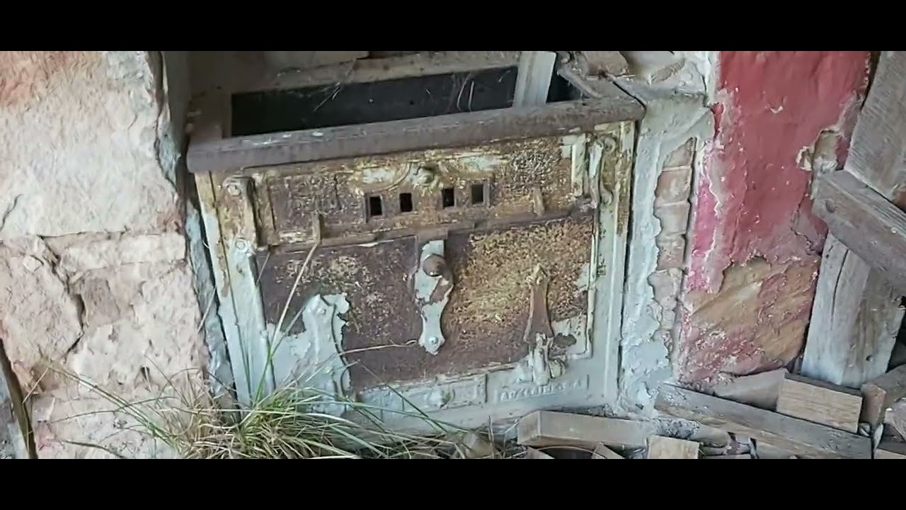 Exploring an old 1800s abandoned house near wirabarra south Australia ...