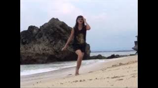 Della Puspita - Apa Aja Boleh clip Setting di Bali