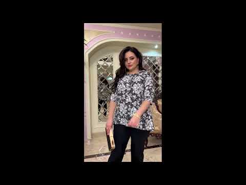 Жіночий елегантний костюм: вязка туніка з квітковим принтом і прямі штани, батал великі розміри, видео 1