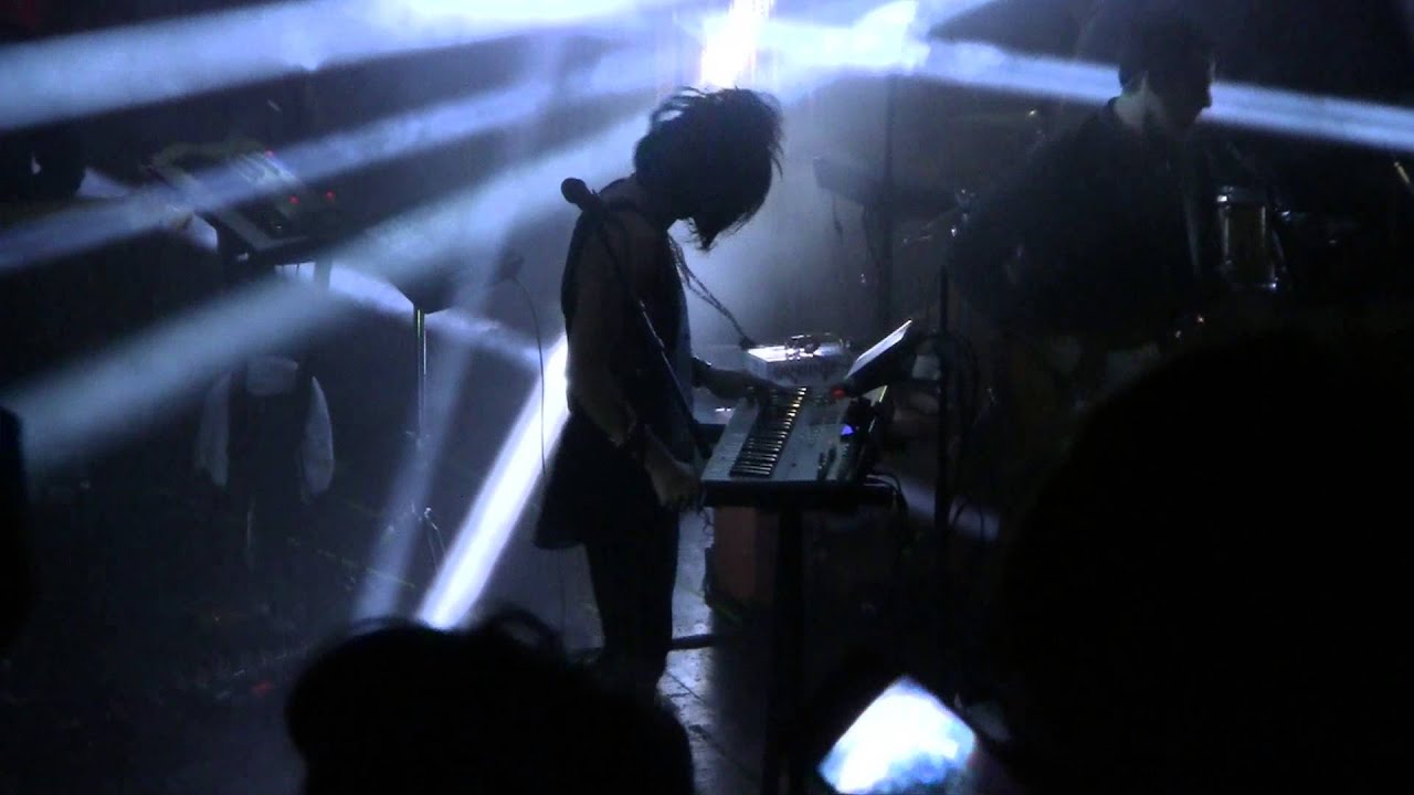 Phantogram The Mohawk, Austin, TX "When I'm Small" 10/27/13 YouTube