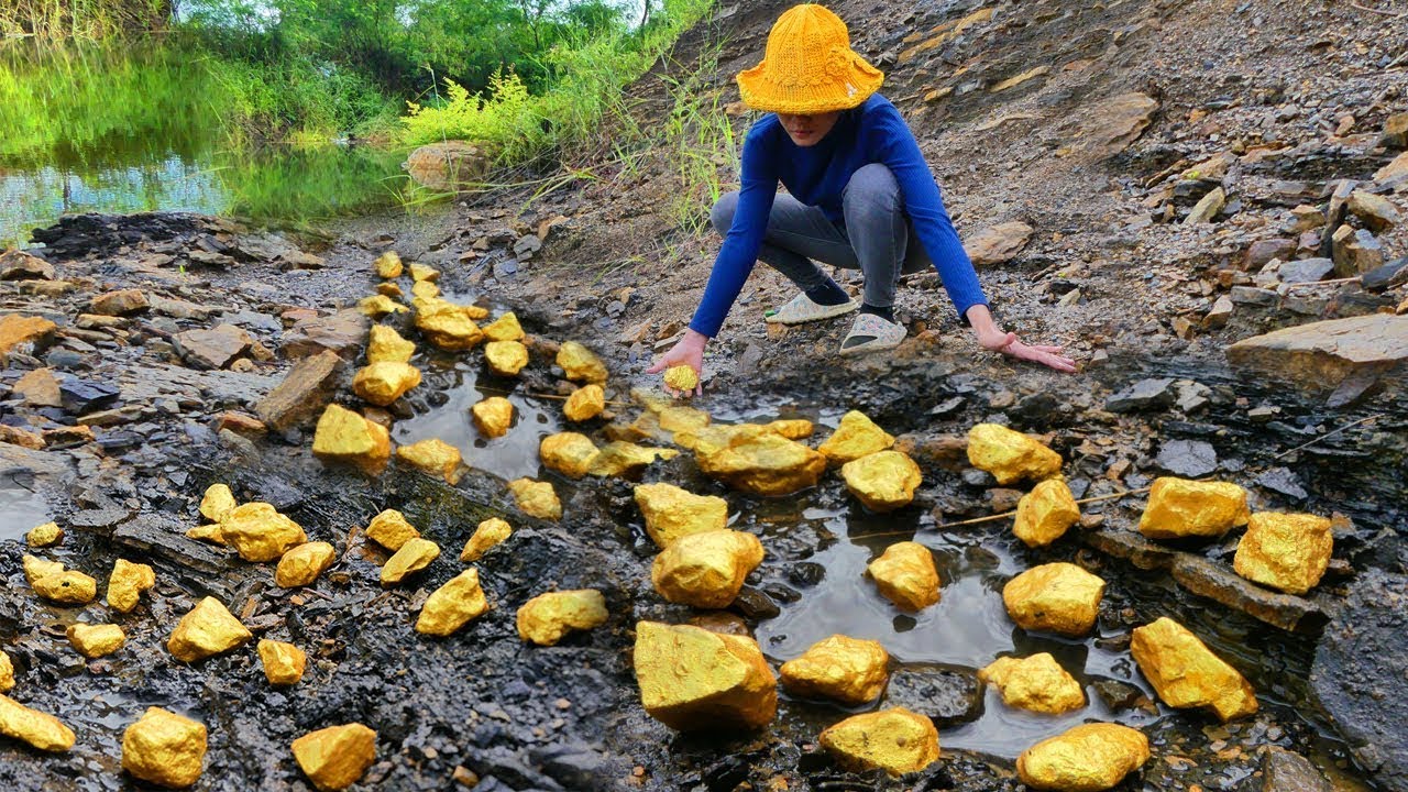 wow wow! Pretty girl finds biggest gold under gold rush and gold mining