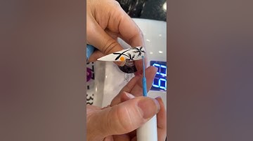 Vẽ cây dừa trên móng tay cho mùa hè đi biển