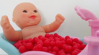 Learn Colors Baby Doll Bath Time M&M's Chocolate Candy Surprise Toys for Children,Toddlers Babies