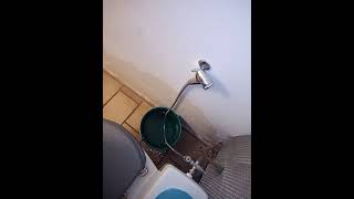 Oph Pour Info Une Douchette Wc Qui Fuit Tout En Étant Fermée Un Demi Seau En Une Nuit.