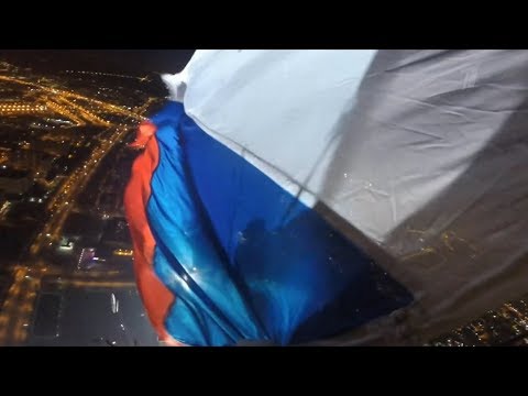 Самый высокий флагшток в стране: флаг России на Останкинской телебашне