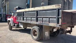 BigIron Online Auction =KL5140= 1987 Ford F-700 S/A Flatbed Truck W/ Hoist
