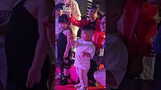 Cu Phin Đọ Sắc Khi Chung Khung Hình Với Double2T