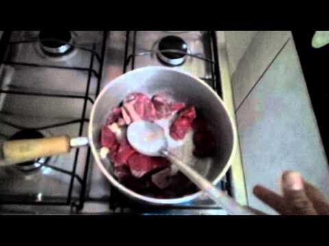 Vídeo: Como Fritar Carne Em Uma Panela