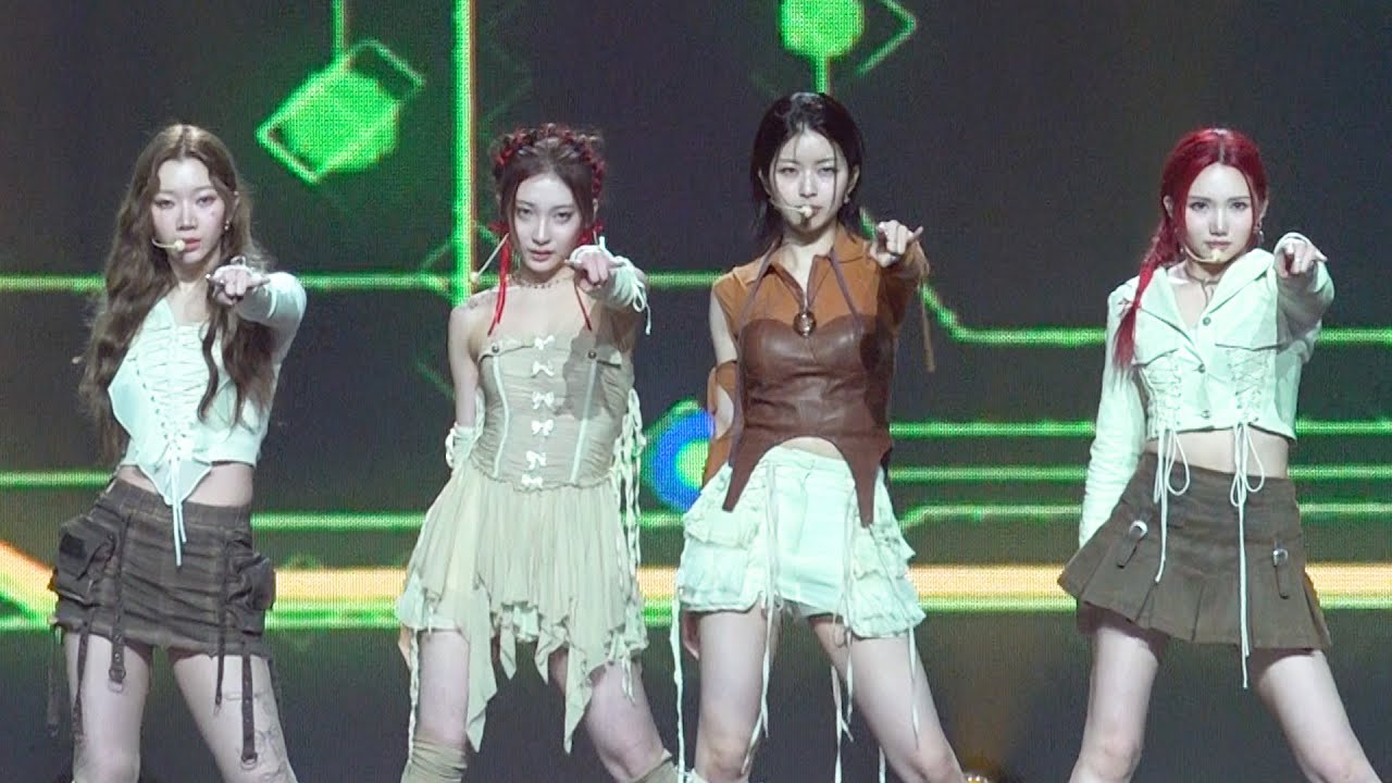 KCON】IS:SUE perform debut number 'CONNECT' as their first stage