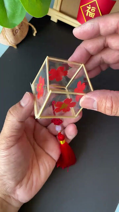 You can make a mini lantern with toothpicks and transparent tape. DIY handmade lanterns. New Yea