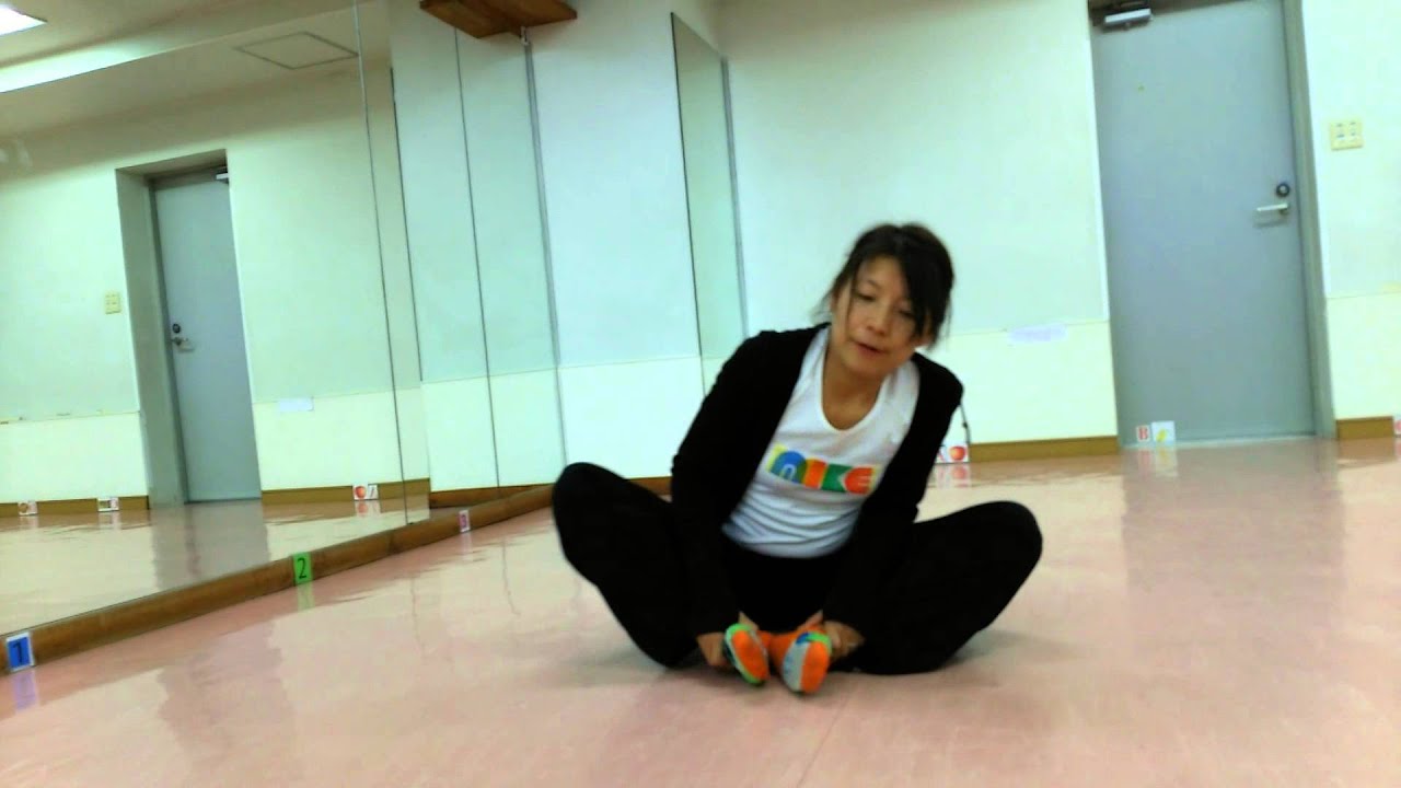 #股関節 を簡単に開く、柔らかくする　脅威の #お尻歩き！#開脚  #池袋ダンススタジオ