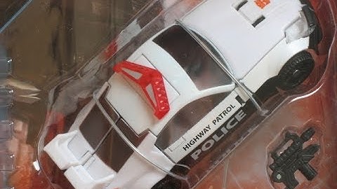 Transformers Universe Classic Prowl Review