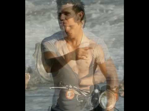 MaleWatch: Robert Pattinson vs Taylor Lautner [Hot...