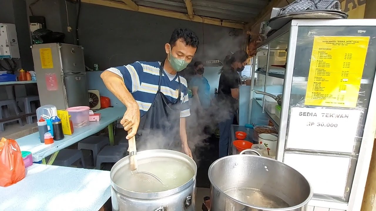 DULU JUALANNYA DI PASAR BENHIL PAKAI MOKO ALIAS MOBIL TOKO !! INDONESIAN STREET FOOD