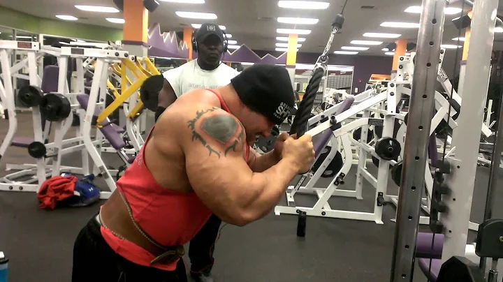 Bodybuilder Dan Saxton Trains Triceps - December 2...