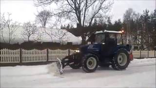 Odśnieżanie traktorem Farmtrac 685 DT + pługo solarki w akcji 2017