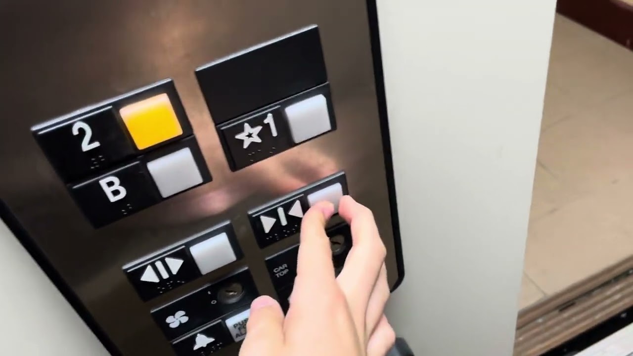 Otis hydraulic elevator at the Great Overland Station