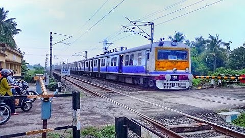 Bikers Waiting at Level Crossing | Speedy 9 Coach Katwa-Sealdah Local Train Skip Busy Railgate | ER