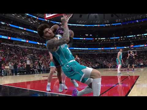 LaMelo Ball Takes Hard Hit in Collision with Jalen Smith 😬