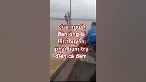 Cứu người đàn ông bị lật thuyền, bám trên cột điện cả đêm