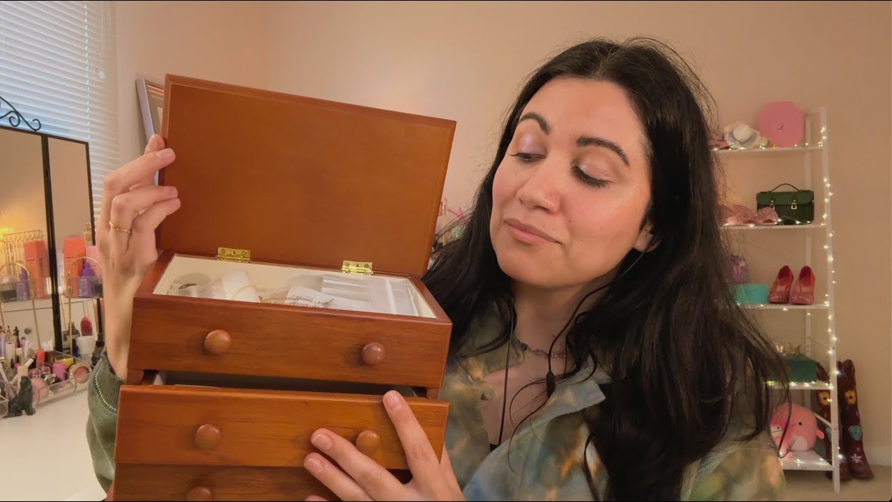 ASMR 💖 What’s Even In This Old Jewelry Box?? (Soft Rummaging & Tapping Sounds)