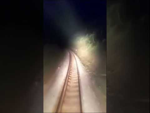 View Dari Kabin Masinis Saat Kereta Lewat Tengah Malam 